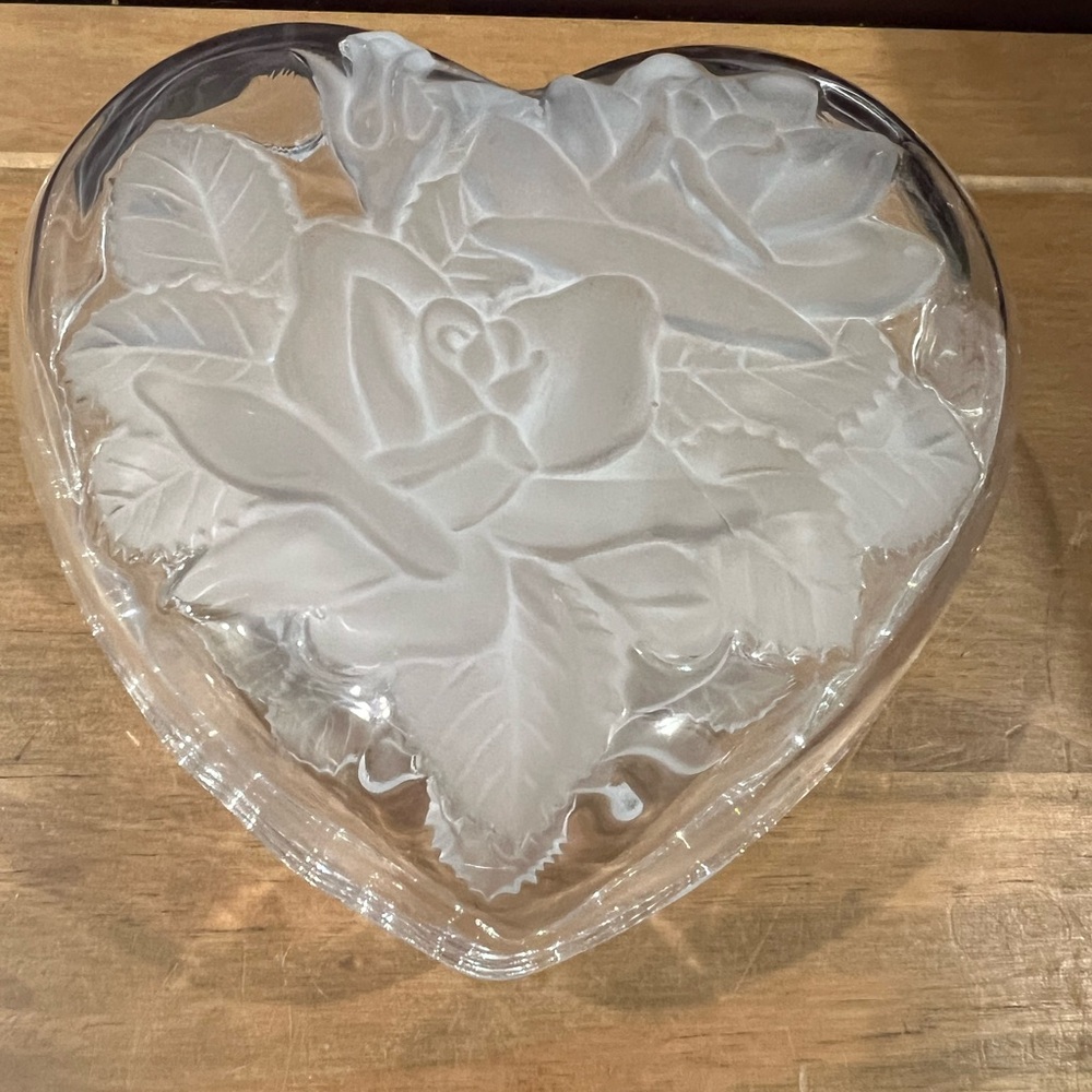 Mikasa Studio Nova frosted Winter Rose covered heart dish 6” across and 3 3/4”